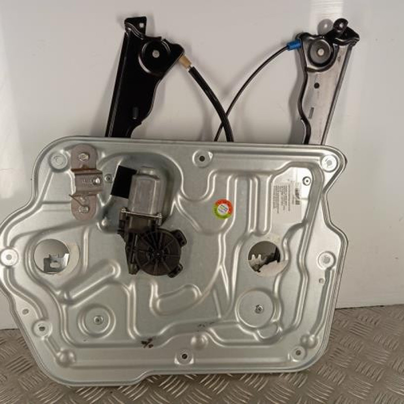Leve vitre electrique avant droit NISSAN QASHQAI 1