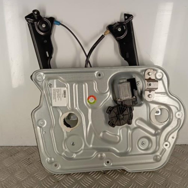 Leve vitre electrique avant gauche NISSAN QASHQAI 1
