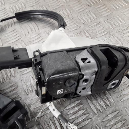 Serrure avant droit PEUGEOT 3008 2