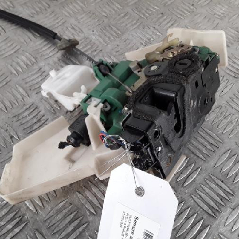 Serrure arriere droit VOLKSWAGEN POLO 4