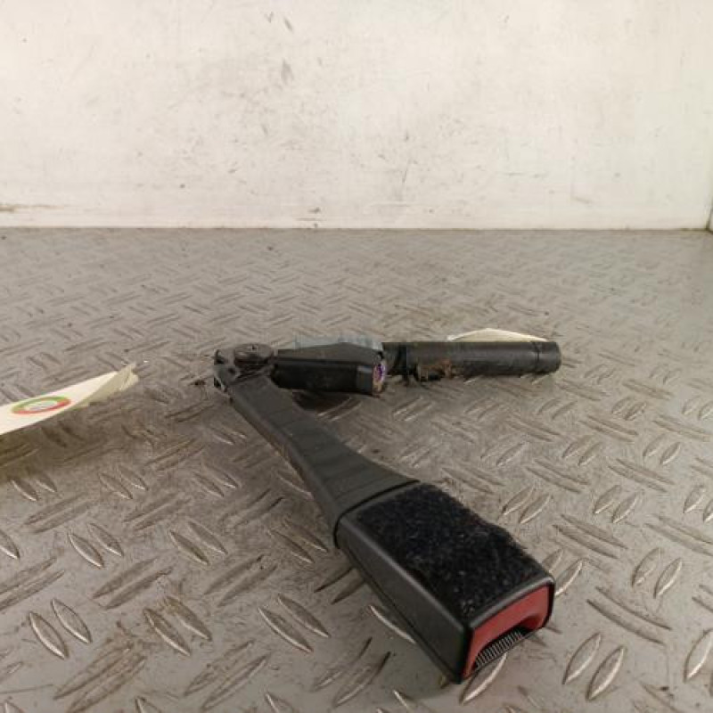 Attache ceinture avant droit OPEL CORSA D