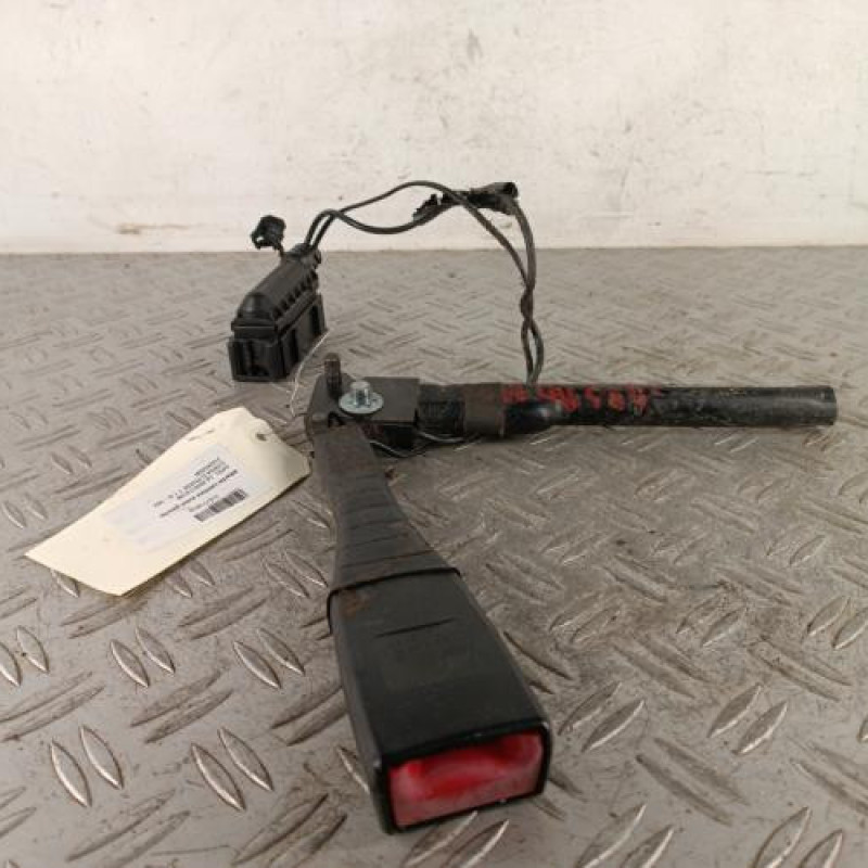 Attache ceinture avant gauche OPEL CORSA D