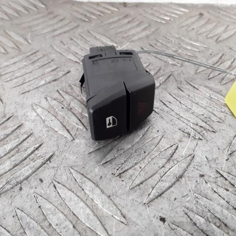 Bouton de warning BMW SERIE 5 F07 GRAN TURISMO