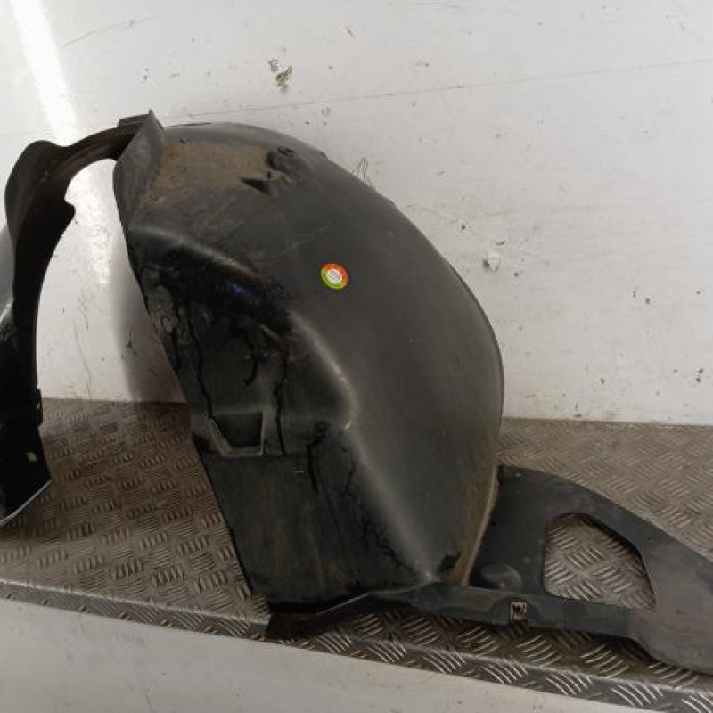 Pare boue avant gauche PEUGEOT 208 1