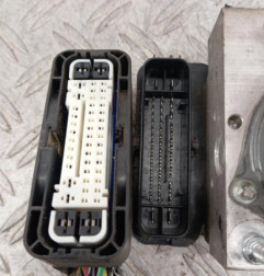 Bloc ABS (freins anti-blocage) PEUGEOT 5008 2 Photo n°5