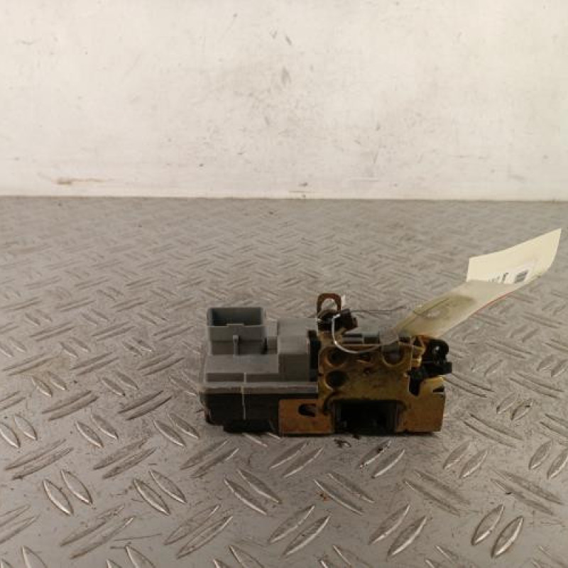 Serrure avant gauche PEUGEOT 206 Serrure avant gauche PEUGEOT 206