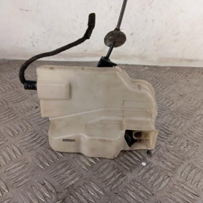 Serrure avant gauche VOLKSWAGEN TOURAN 1 Serrure avant gauche VOLKSWAGEN TOURAN 1