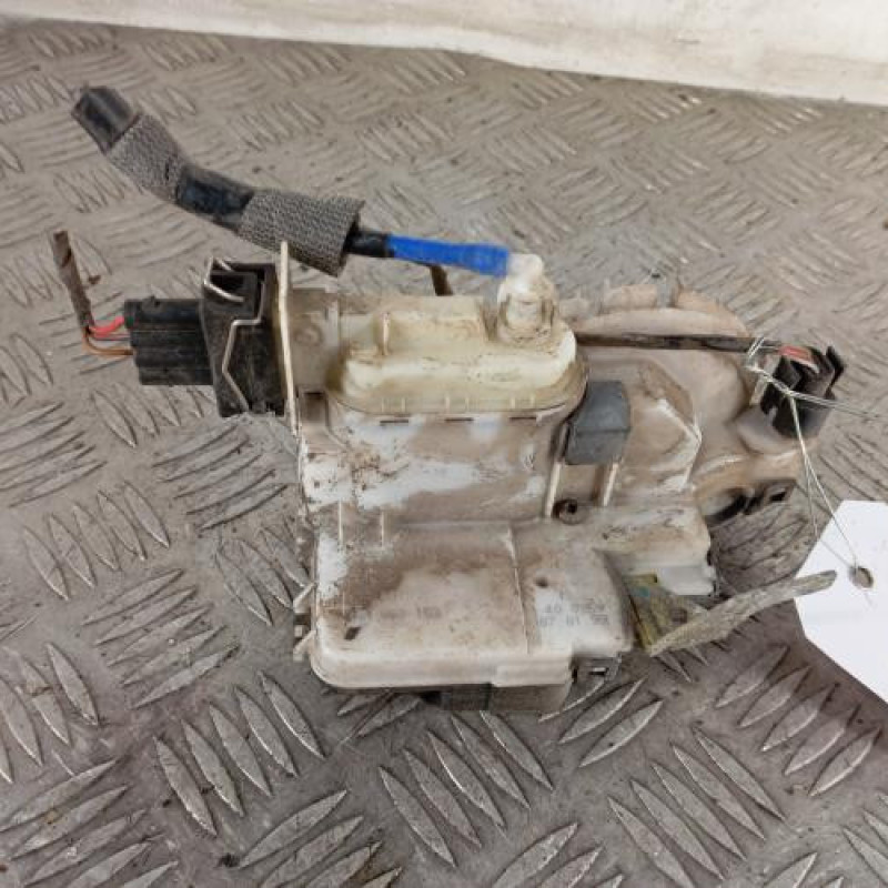 Serrure avant gauche VOLKSWAGEN POLO 3 Serrure avant gauche VOLKSWAGEN POLO 3