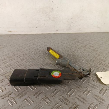 Attache ceinture avant droit RENAULT KANGOO 1