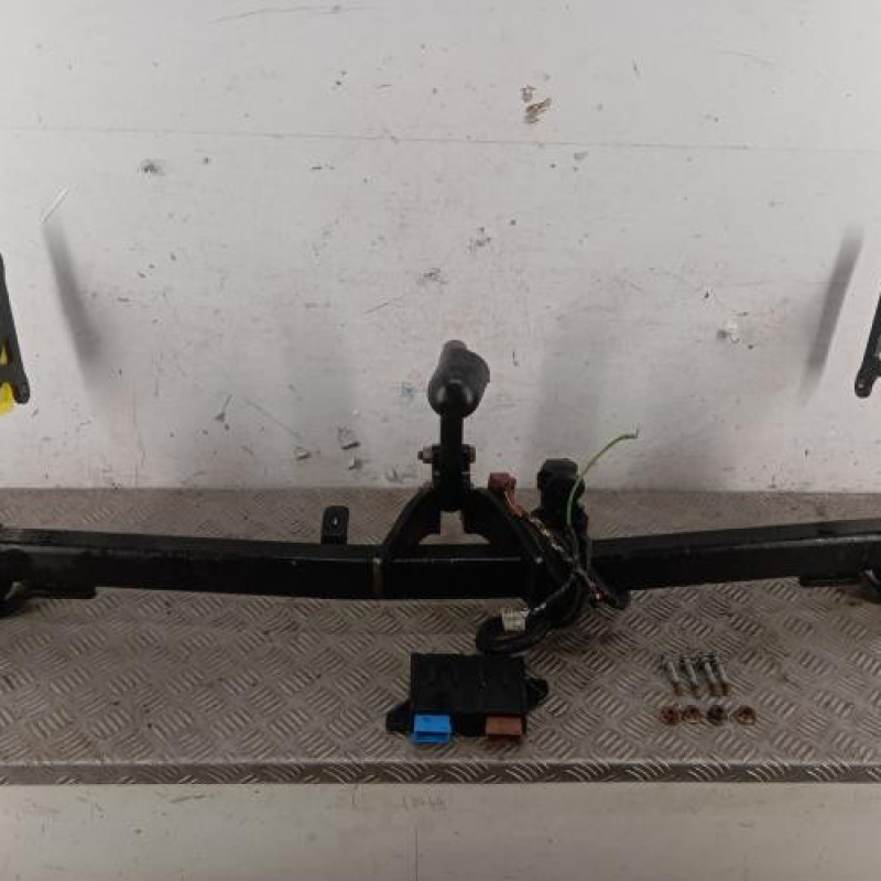 Attelage (boule de remorquage) PEUGEOT 5008 2