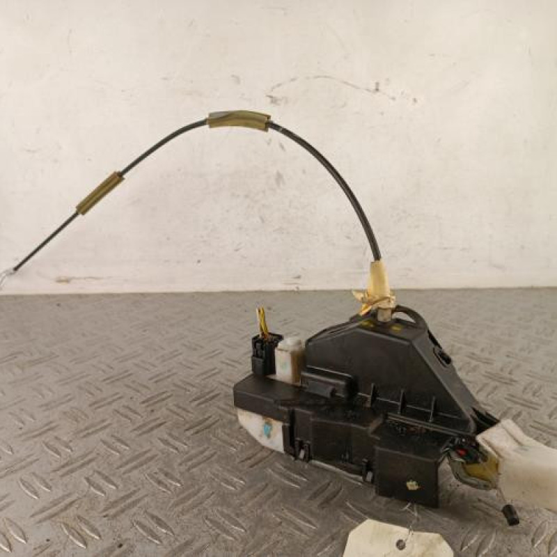 Serrure avant gauche VOLKSWAGEN FOX