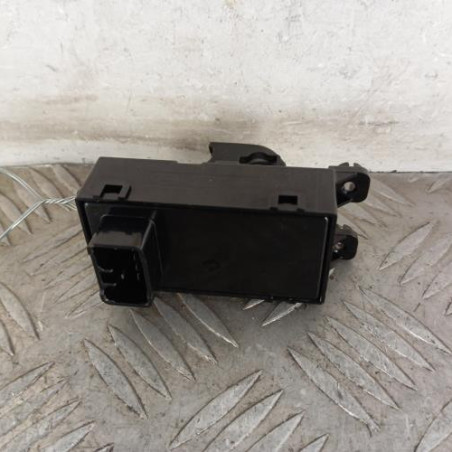 Interrupteur de leve vitre arriere droit HYUNDAI I 30 2 Photo n°1