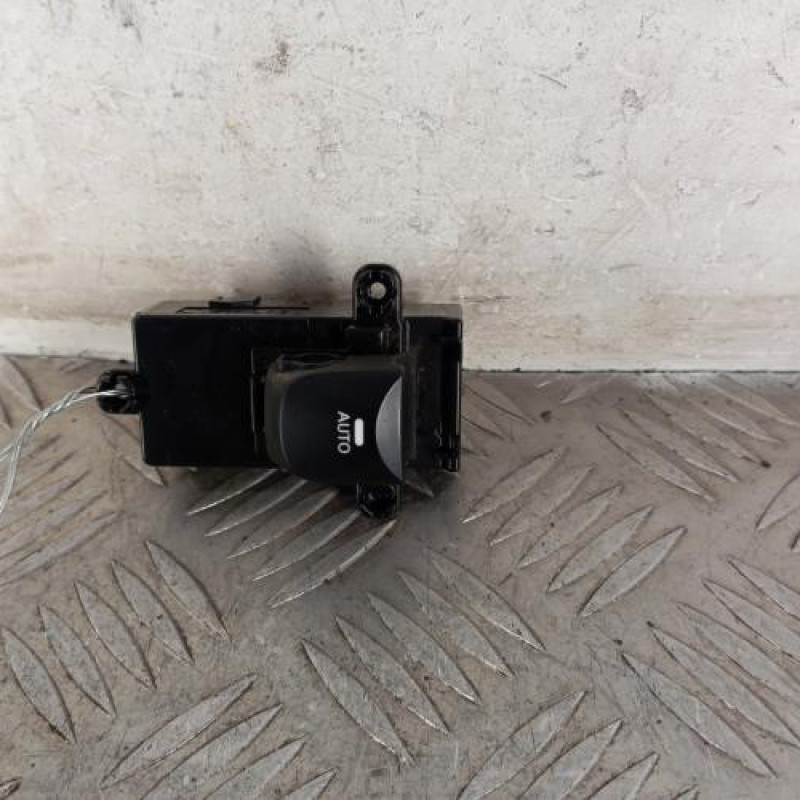 Interrupteur de leve vitre avant droit HYUNDAI I 30 2