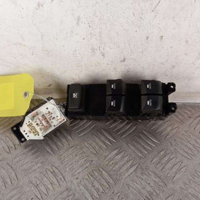 Interrupteur de leve vitre avant gauche HYUNDAI I 30 2