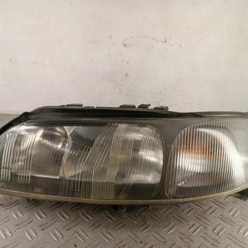 Optique avant principal gauche (feux)(phare) VOLVO V 70 1