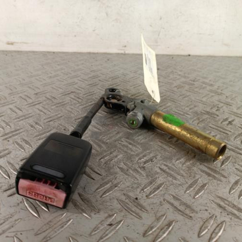 Attache ceinture avant gauche PEUGEOT 306