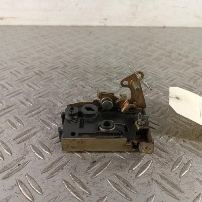 Serrure avant gauche CITROEN SAXO Serrure avant gauche CITROEN SAXO