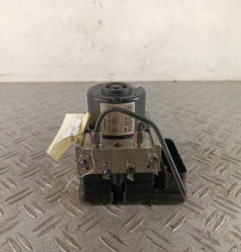 Bloc ABS (freins anti-blocage) TOYOTA YARIS 2 Photo n°1