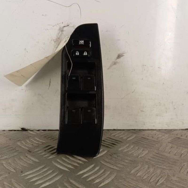 Interrupteur de leve vitre avant gauche TOYOTA VERSO