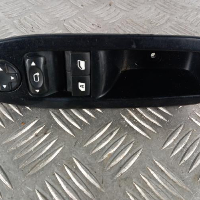 Interrupteur de leve vitre avant gauche PEUGEOT 208 1