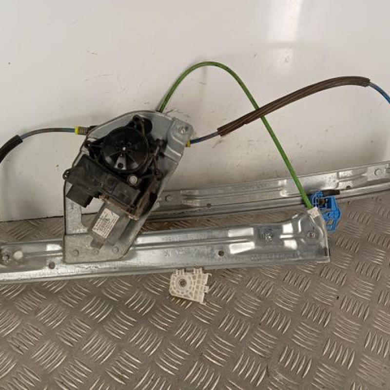 Leve vitre electrique avant gauche PEUGEOT 208 1