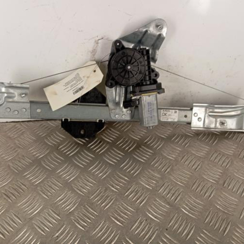 Leve vitre electrique avant droit DACIA SANDERO 2