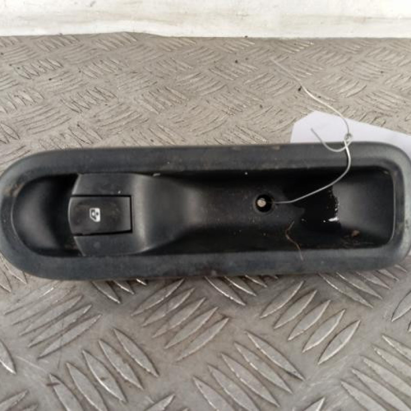 Interrupteur de leve vitre avant droit RENAULT CLIO 3