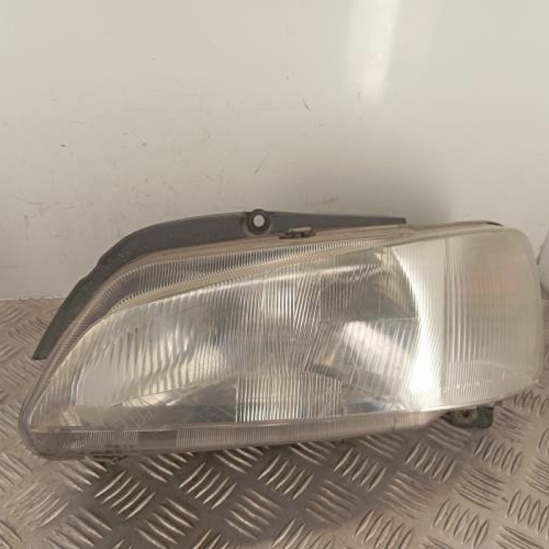 Optique avant principal gauche (feux)(phare) PEUGEOT 106