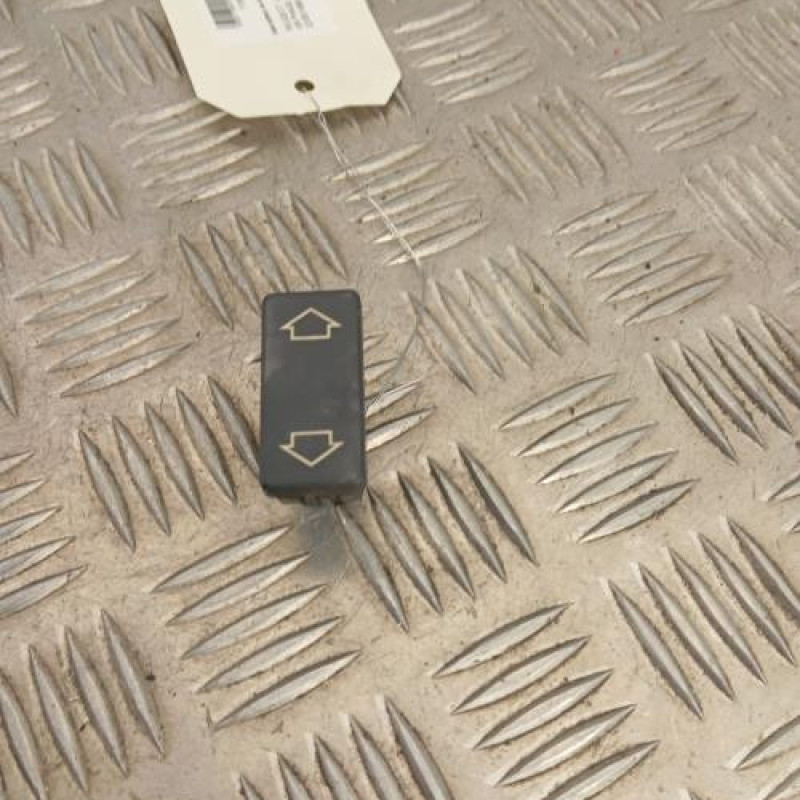 Interrupteur de leve vitre avant droit PEUGEOT 106