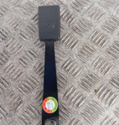 Attache ceinture avant droit TOYOTA YARIS 1 Photo n°1