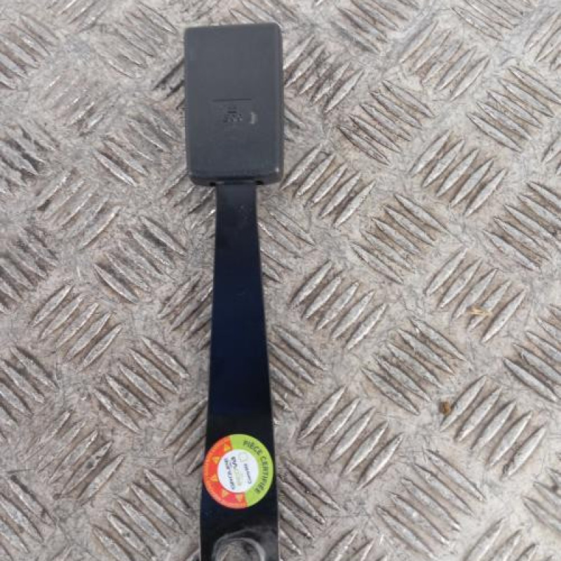 Attache ceinture avant droit TOYOTA YARIS 1