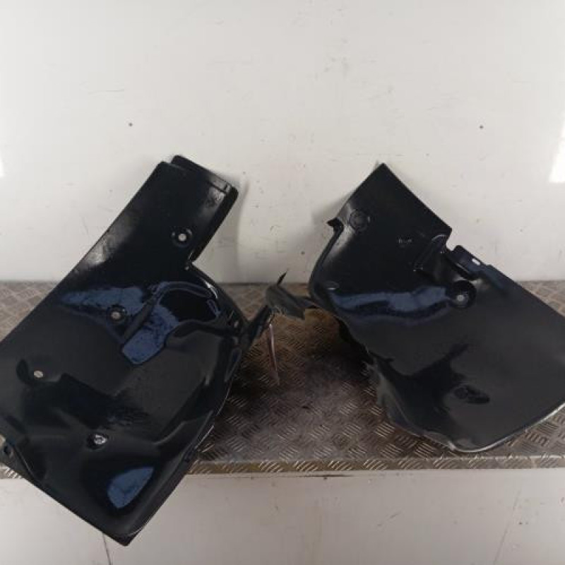 Pare boue avant droit RENAULT SCENIC 2