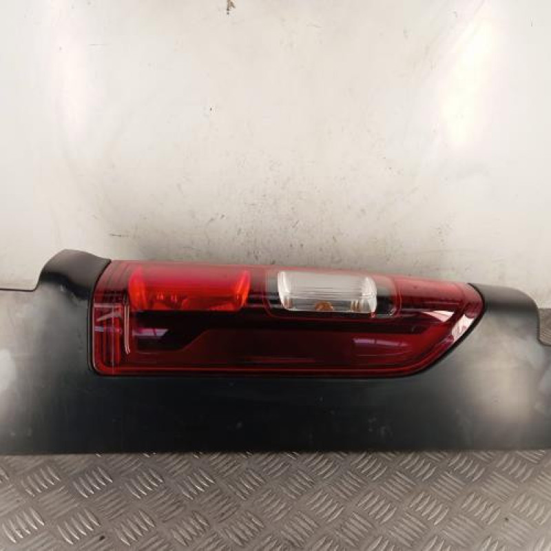 Feu arriere principal droit (feux) OPEL VIVARO 2