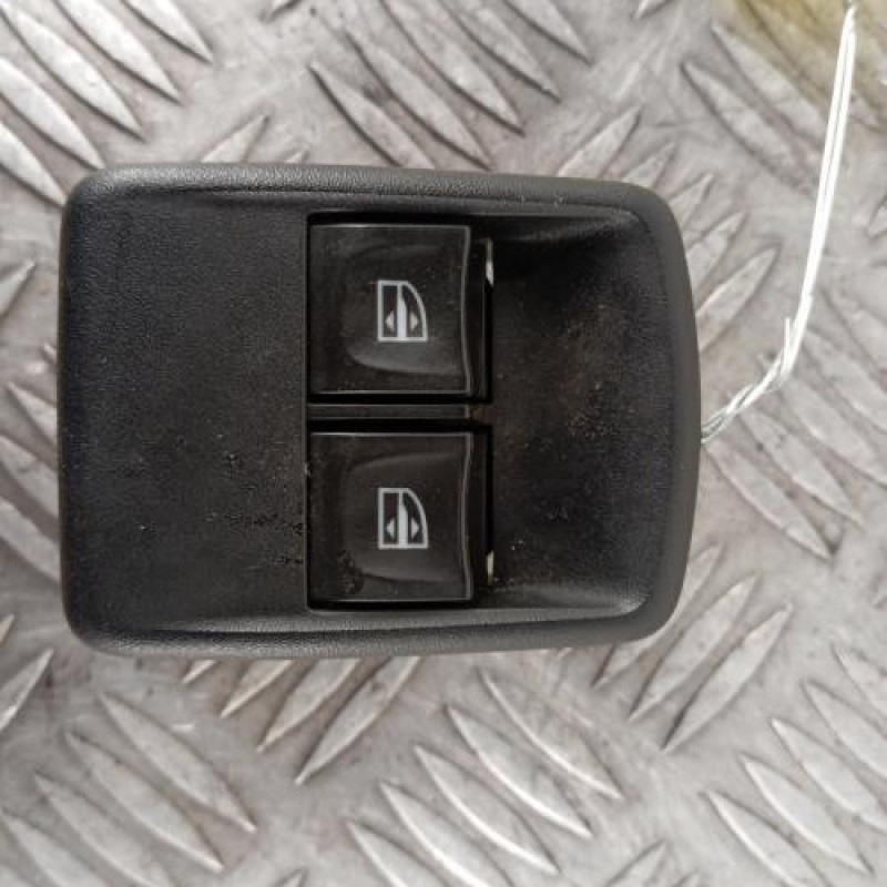 Interrupteur de leve vitre avant gauche OPEL VIVARO 2
