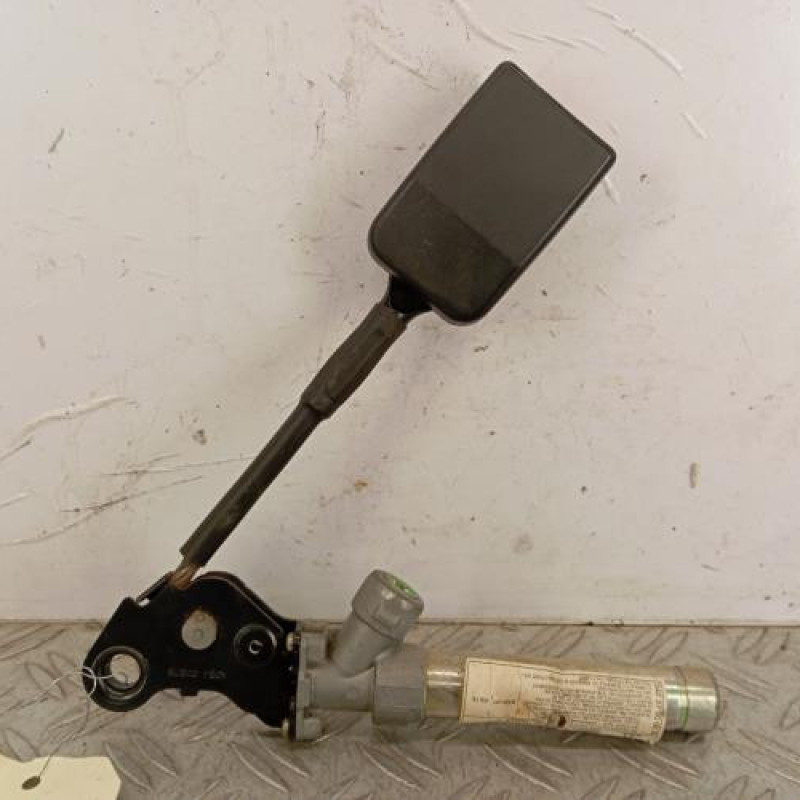 Attache ceinture avant gauche PEUGEOT 306