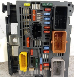 Boitier servitude moteur (BSM) PEUGEOT 308 1 Photo n°1