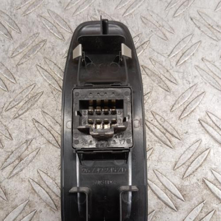 Interrupteur de leve vitre avant gauche PEUGEOT 208 1