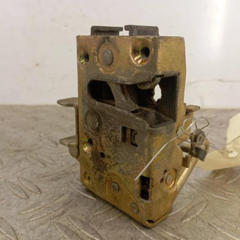 Serrure avant droit PEUGEOT 106