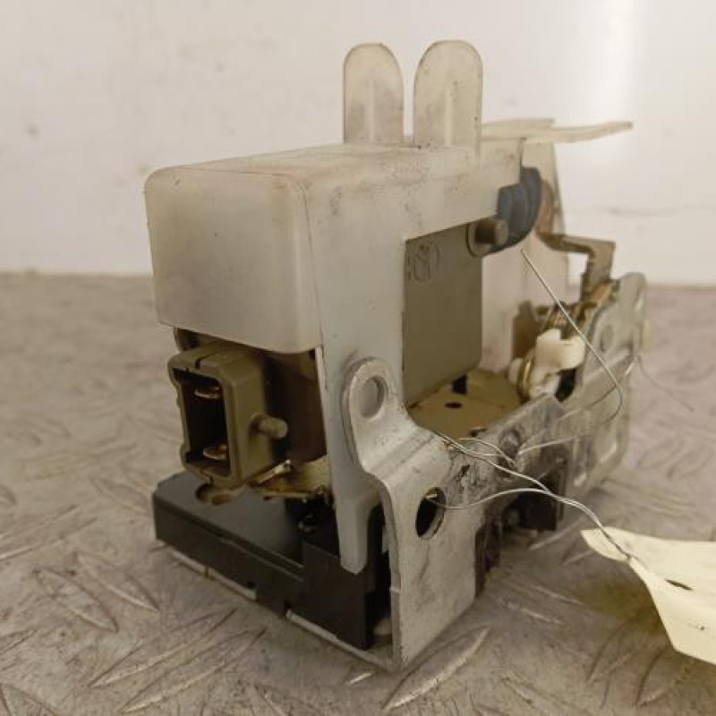 Serrure arriere droit RENAULT CLIO 2