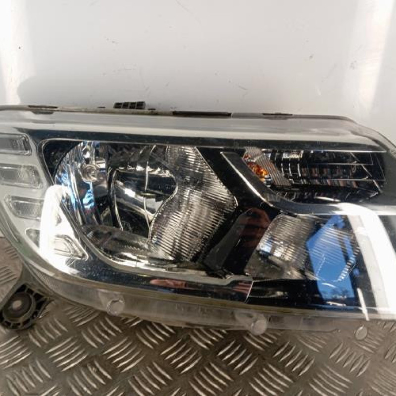 Optique avant principal droit (feux)(phare) DACIA SANDERO 2