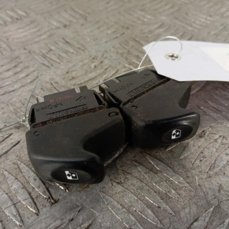 Interrupteur de leve vitre avant gauche RENAULT KANGOO 1