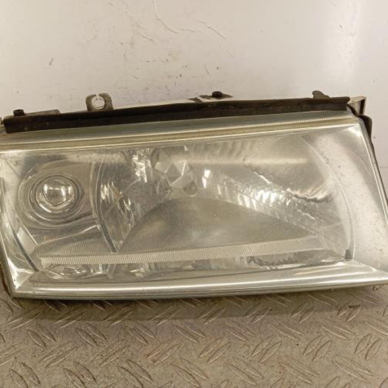 Optique avant principal droit (feux)(phare) SKODA OCTAVIA 1