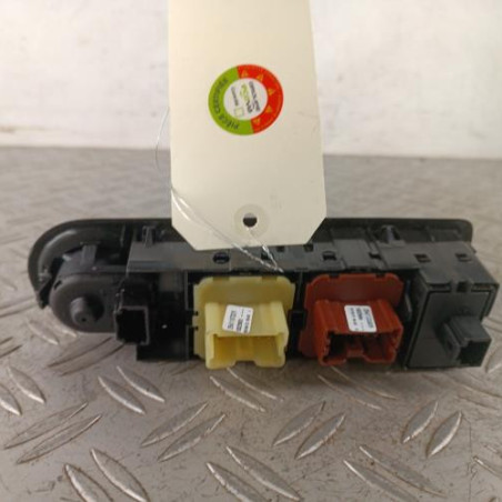 Interrupteur de leve vitre avant gauche RENAULT CAPTUR 1