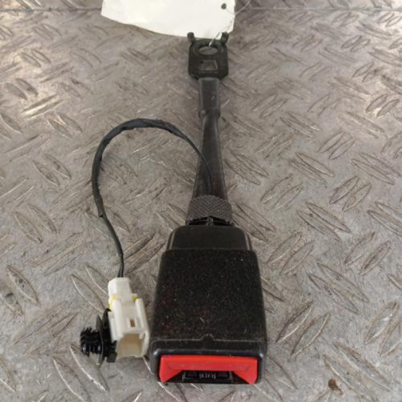 Attache ceinture avant droit PEUGEOT 5008 2