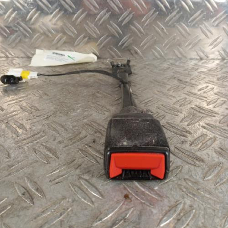 Attache ceinture avant gauche PEUGEOT 5008 2