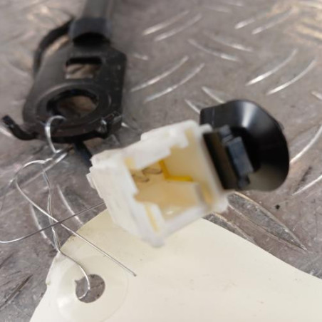 Attache ceinture avant gauche PEUGEOT 5008 2