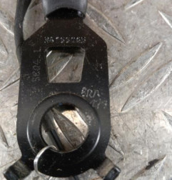 Attache ceinture avant gauche PEUGEOT 5008 2 Photo n°4