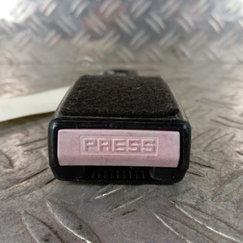 Attache ceinture avant droit PEUGEOT 207