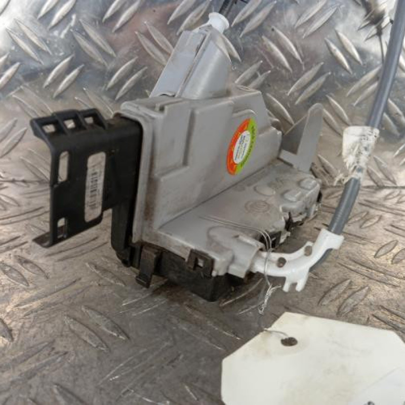 Serrure avant gauche PEUGEOT 5008 2