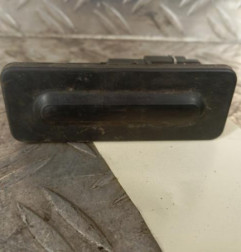 Bouton de coffre PEUGEOT 5008 2 Photo n°1